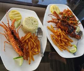 Fresh Seafood in Sampan Cafe 
